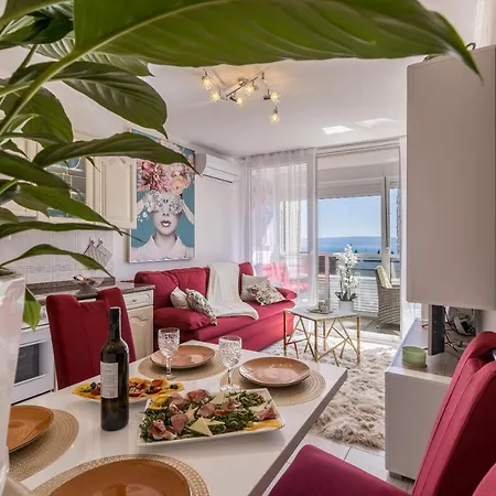Apartment Desert Rose