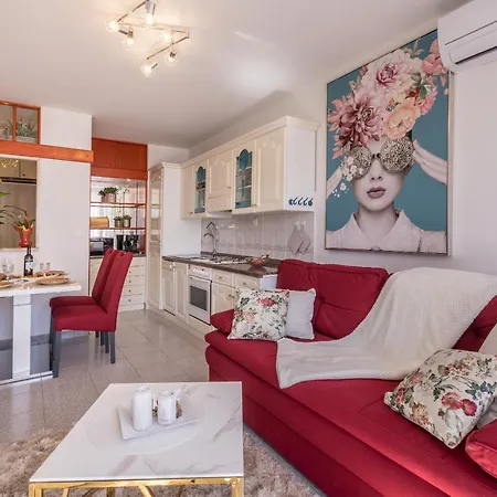 Desert Rose Apartment *