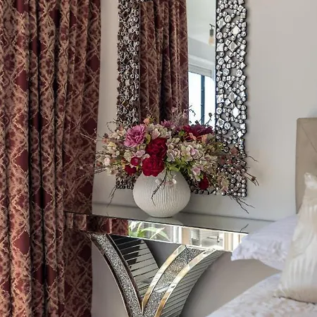 Desert Rose Apartment